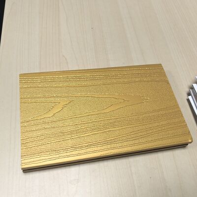 METALLISCHE WPC-PLATTEN MIT LUXUS-PATINA-GLIMMER-GOLD-TERRASSENDECKEN