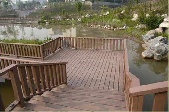 Vertikaler Lamellen-WPC-Zaun UV-stabil für Wohngemeinschaften