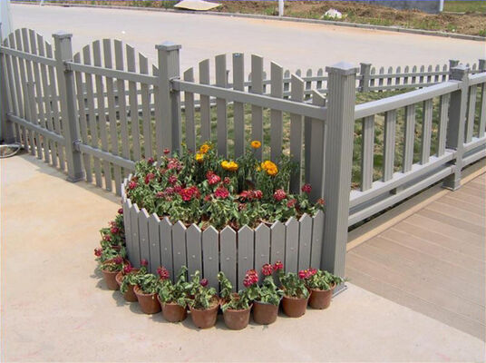 WPC-Zaun aus Acrylmischung, dekorativ für den luxuriösen Hausgarten