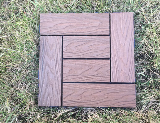Großhandel DIY WPC-Terrassenfliesen 30 * 30 cm langlebiger Außenboden für den Wohnbereich