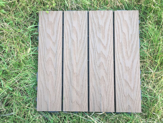 Großhandel DIY WPC-Terrassenfliesen 30 * 30 cm langlebiger Außenboden für den Wohnbereich
