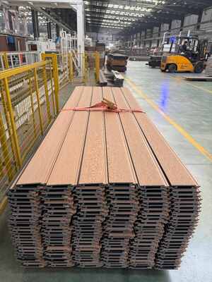 UV-beständige moderne WPC-Koextrusionsverkleidung für den Außenbereich, Heimdekoration, Wandpaneel