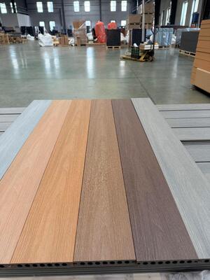 Großhandel mit wasserdichten Schwimmbad-Terrassendielen aus zweifarbigem Coextrusions-WPC-Holz-Kunststoff-Verbundwerkstoff