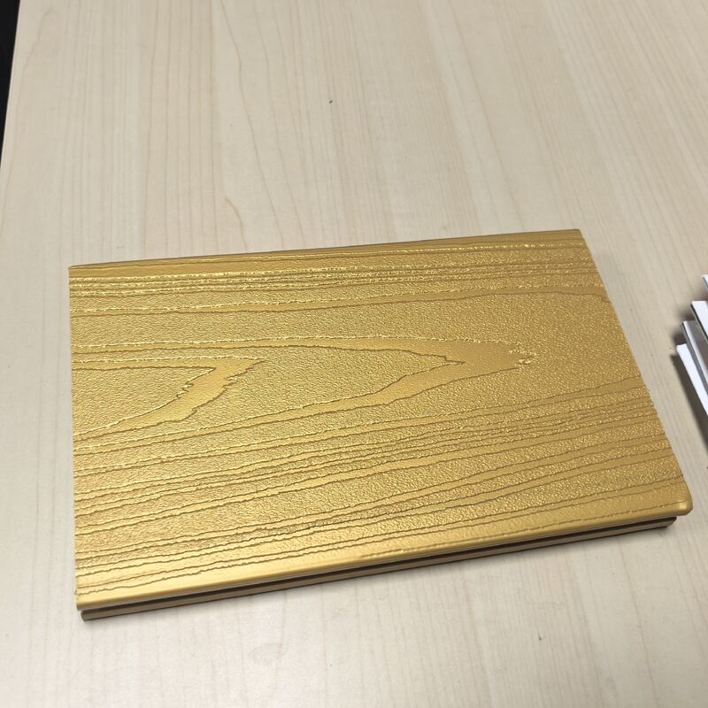 METALLISCHE WPC-PLATTEN MIT LUXUS-PATINA-GLIMMER-GOLD-TERRASSENDECKEN